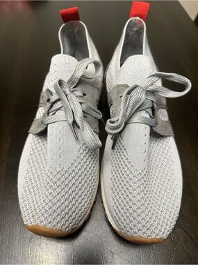Woman’s Knit Casual Sneakers in Light Gray